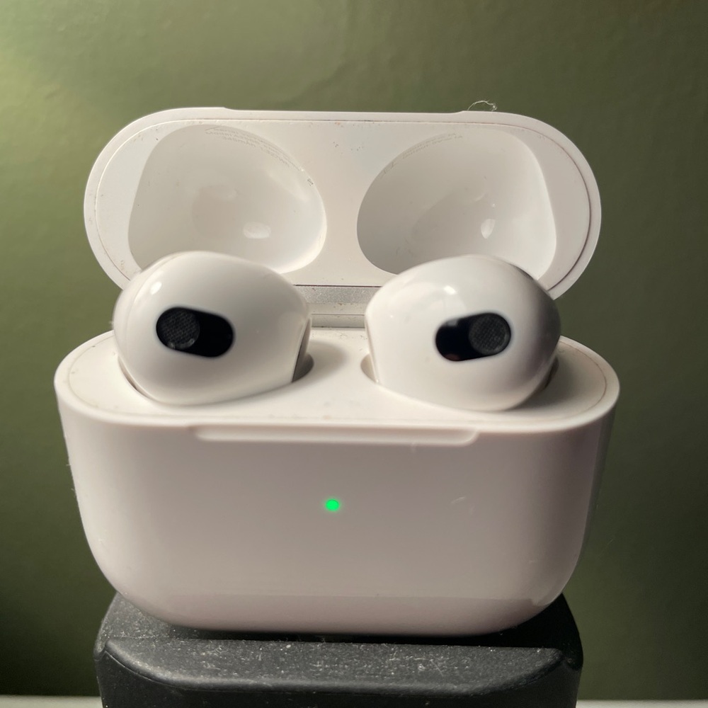 SOLD AirPods Generation 3